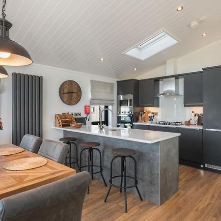 Hiraeth - Luxury Lodge With Hot Tub, Close To Beach Penally 外观 照片