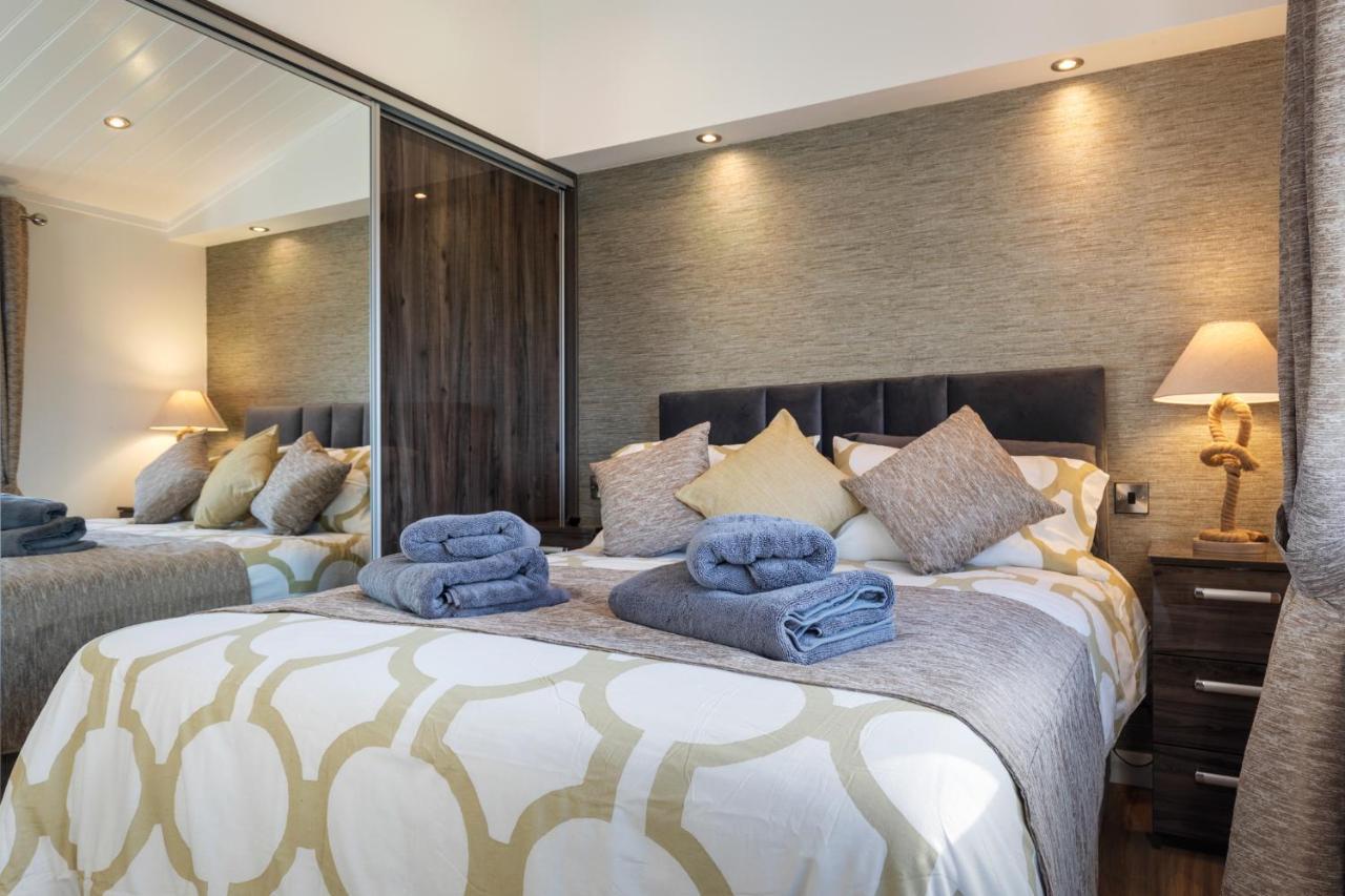 Hiraeth - Luxury Lodge With Hot Tub, Close To Beach Penally 外观 照片