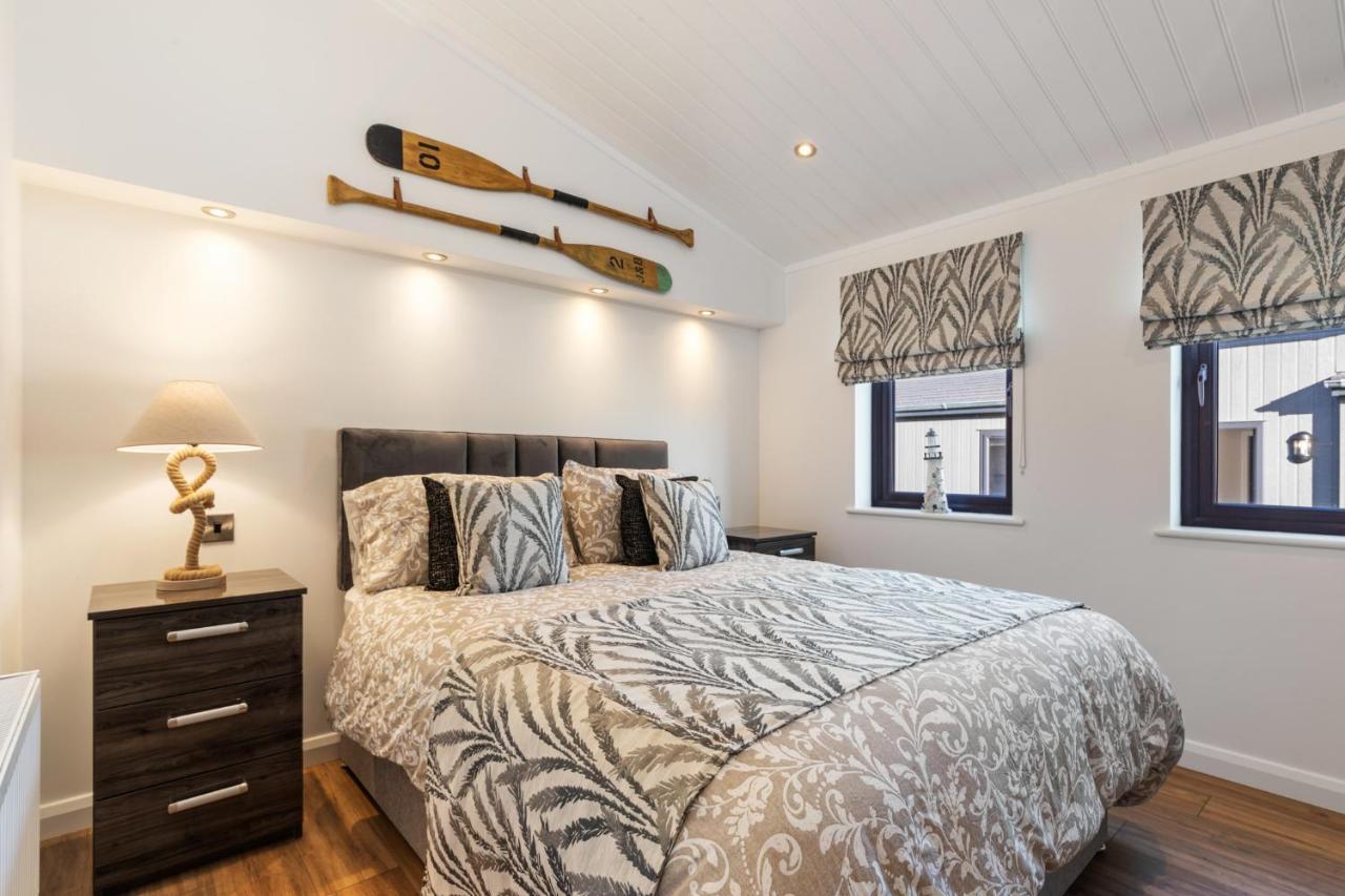 Hiraeth - Luxury Lodge With Hot Tub, Close To Beach Penally 外观 照片