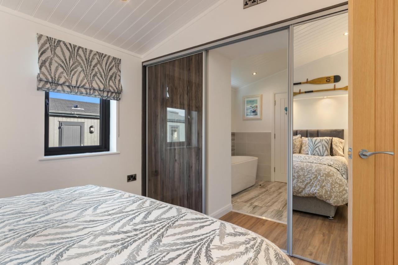 Hiraeth - Luxury Lodge With Hot Tub, Close To Beach Penally 外观 照片